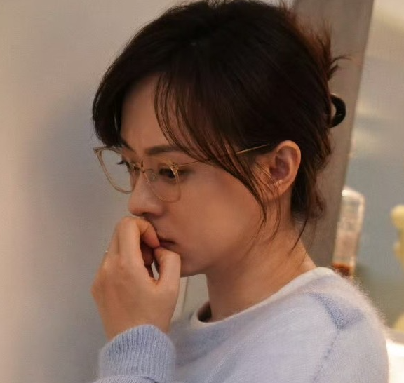 演员孙俪冲上了热搜这次不是因为邓超而是被曝光了一段视频，她自曝为了新剧《危险关