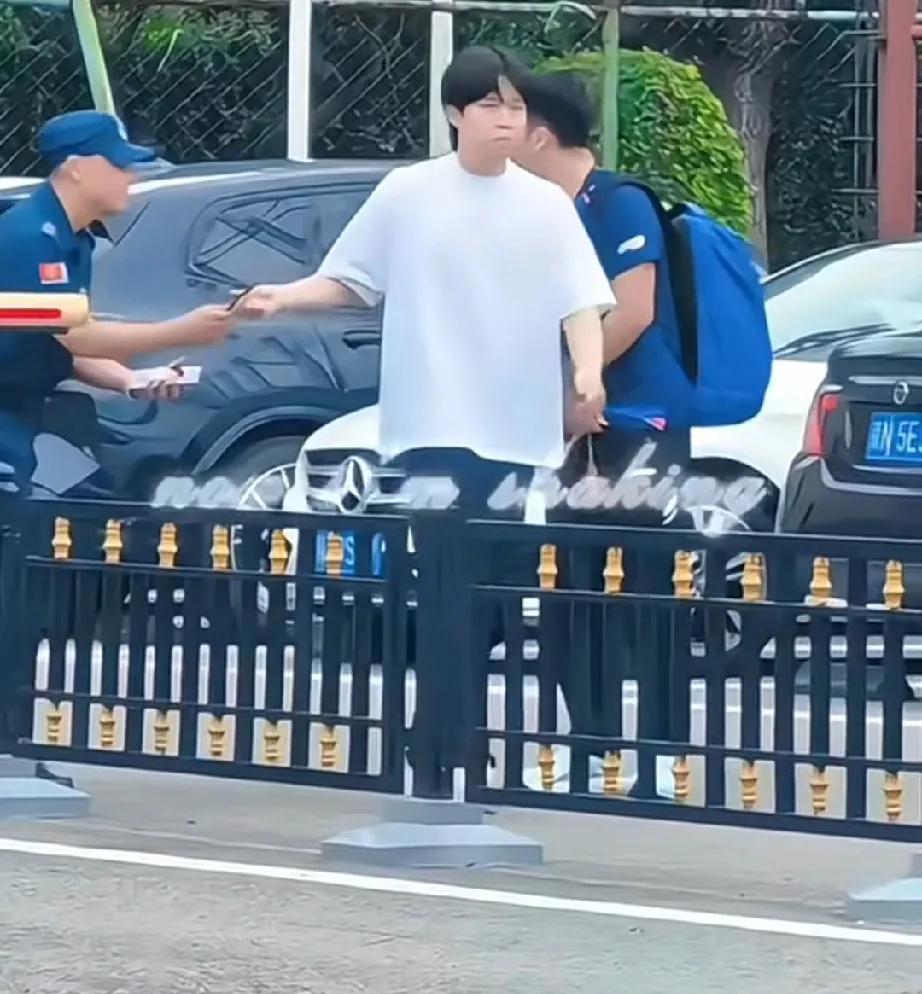 好久不见，新鲜王楚钦现身大家近期都在关注瑞典大满贯，快忘了家里的头哥了，今天看