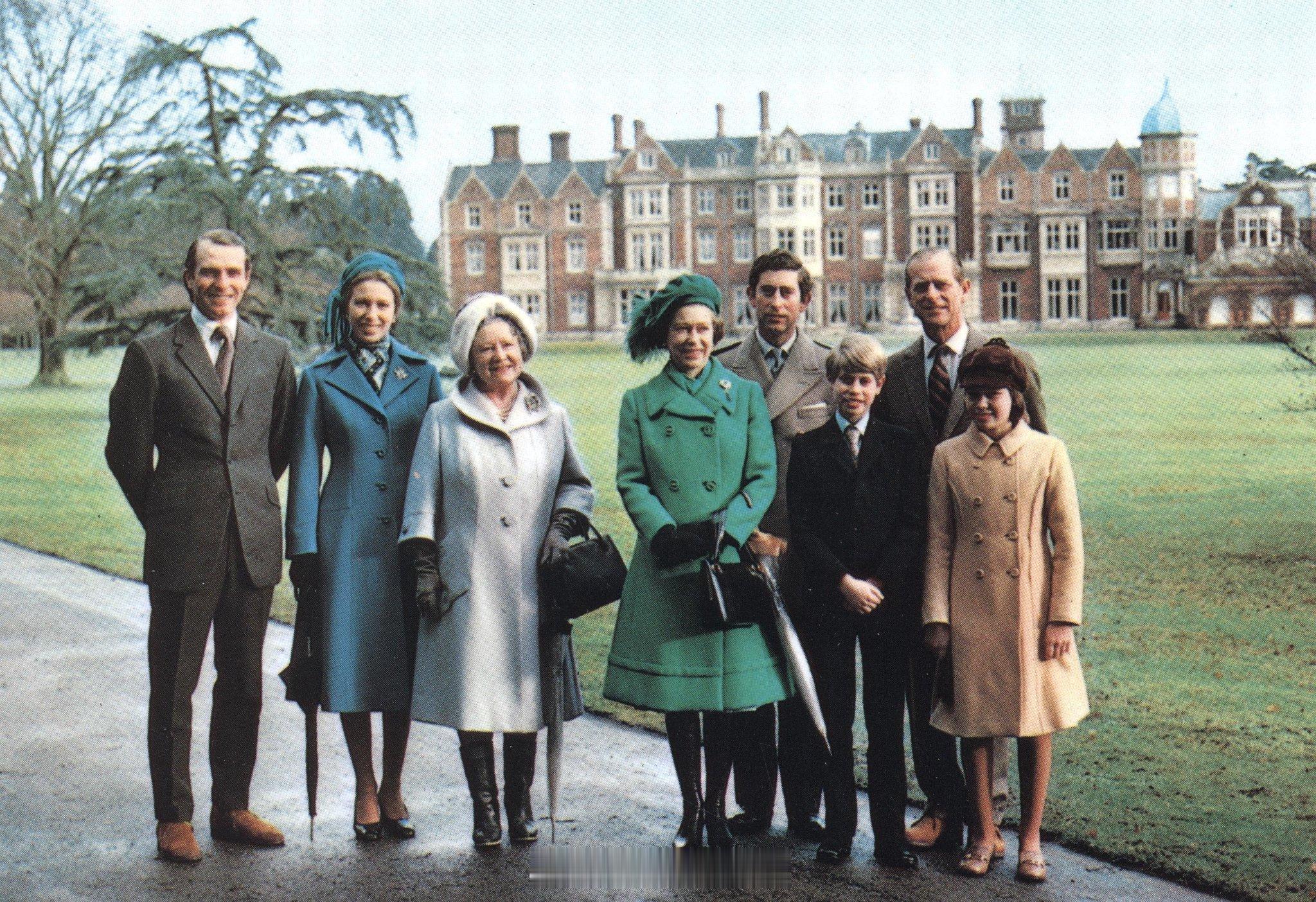 英国王室1974年7月15日，伊丽莎白二世女王、爱丁堡公爵菲利普亲王