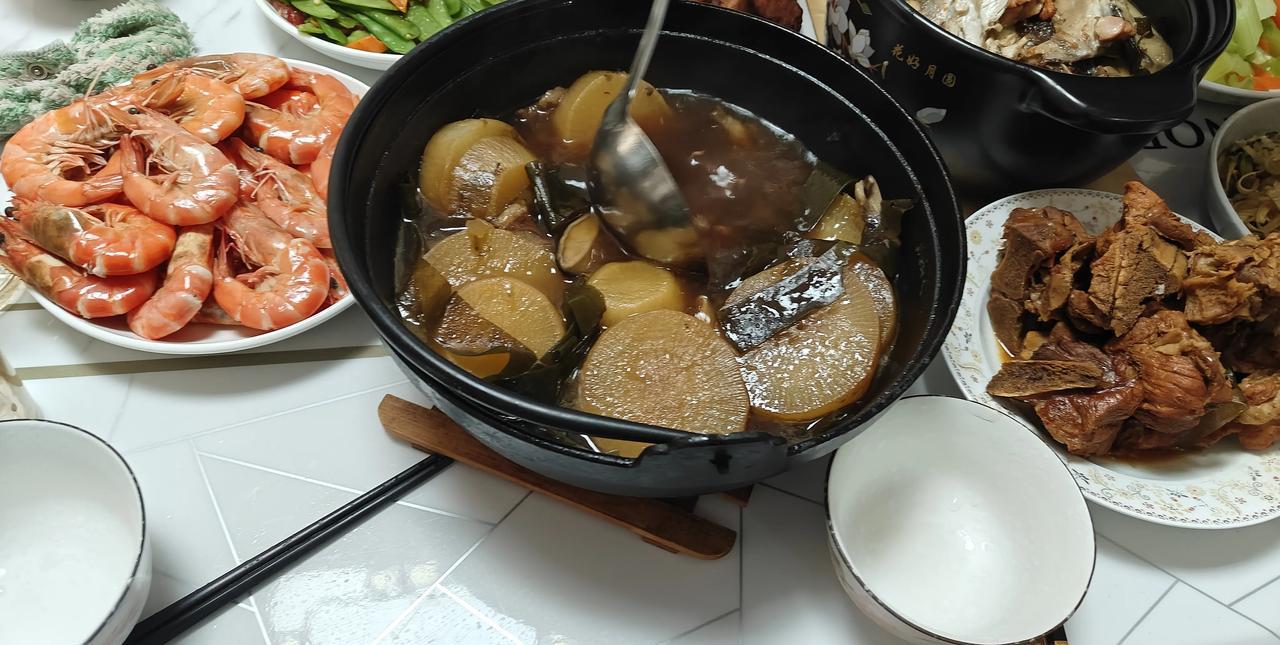 我本来打算戒酒了，想不到昨天下午又喝多了。就算是四个人喝吧，两人一桶喜力铁金刚，