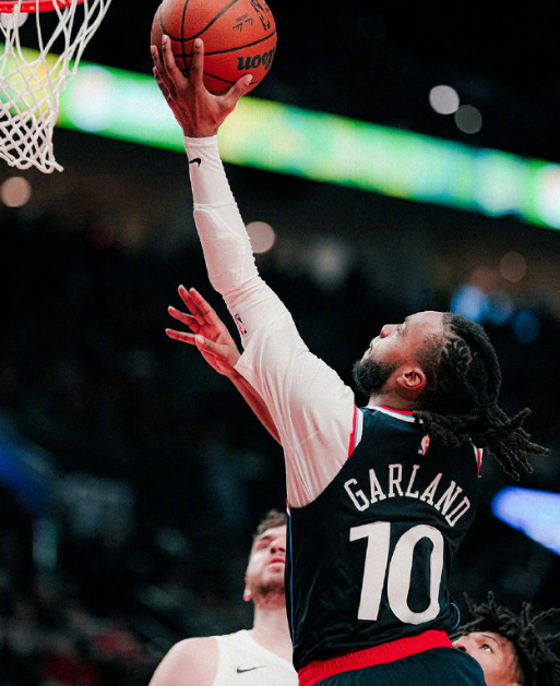 今天打开拓者怪加兰的，加兰确实防守端被爆，但说实话，进攻端填的也可以再说范甘