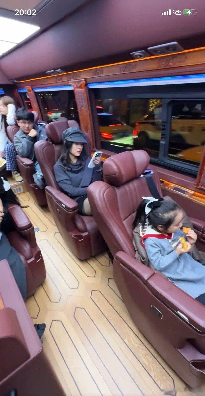 什么家庭啊，开这种车