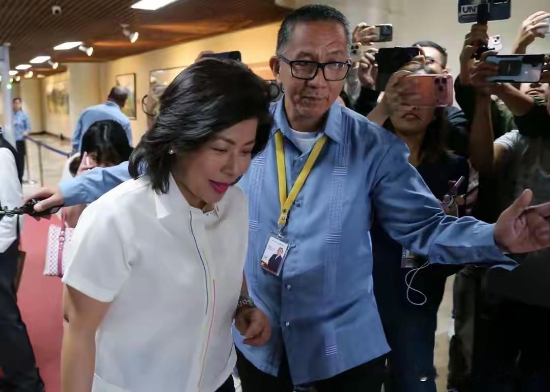 菲律宾副总统莎拉的弹劾庭审迎来关键节点，弹劾法庭正式传唤她的贴身幕僚长洛佩兹下周