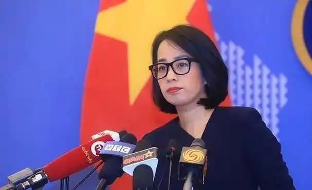 越南一边在南海非法占岛，一边对中国在西沙的合法建设说三道四。中国的主权岂容他人觊