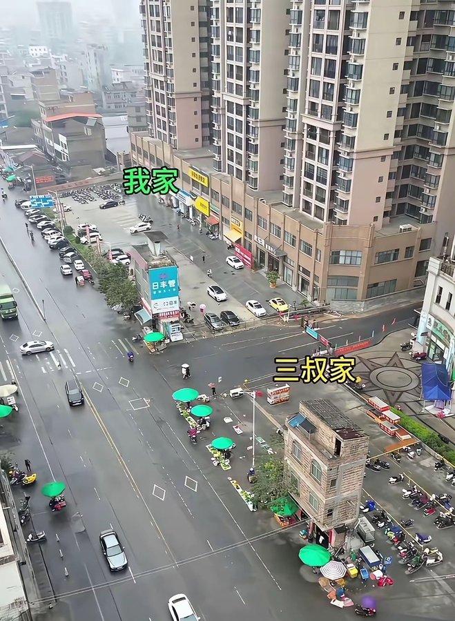 每次看到这种“孤楼钉在马路中间”的画面，都忍不住好奇，到底是什么原因，让他家宁