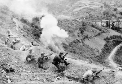 1979年，我军侦察兵深入敌后侦察敌情，途经越军哨卡时，侦察兵非但没有绕开，反而