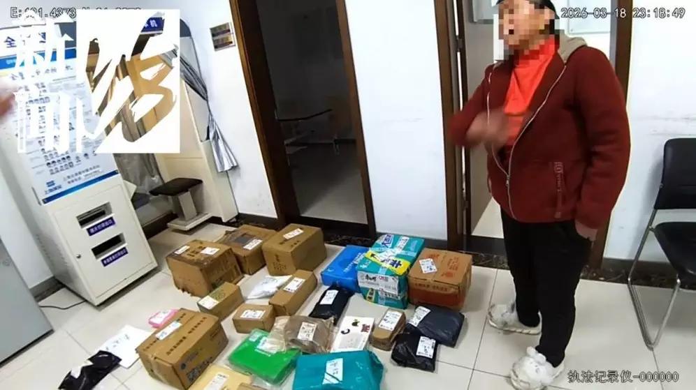 能成为小偷真的需要超人的心理素质。上海这女子偷快递的操作真是让人惊掉下巴。先是有