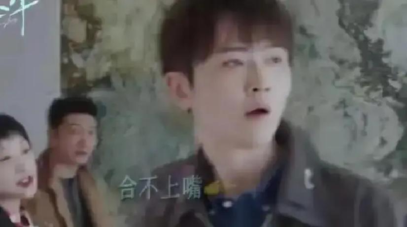 霍建华三年首露面，演疯子霸总！一张支票当飞镖，追狗追得满街跑。刘端端更离谱