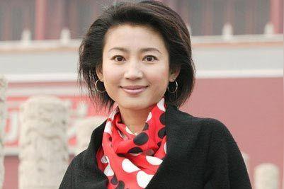 1994年，王小丫和大学老师吕成功结婚了。婚后，吕成功1996年下海经商，