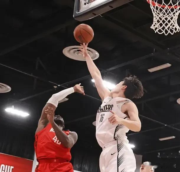 杨瀚森8+8+5+3全面发挥，开拓者一波流获胜！刚刚结束的一场NBA夏季联赛