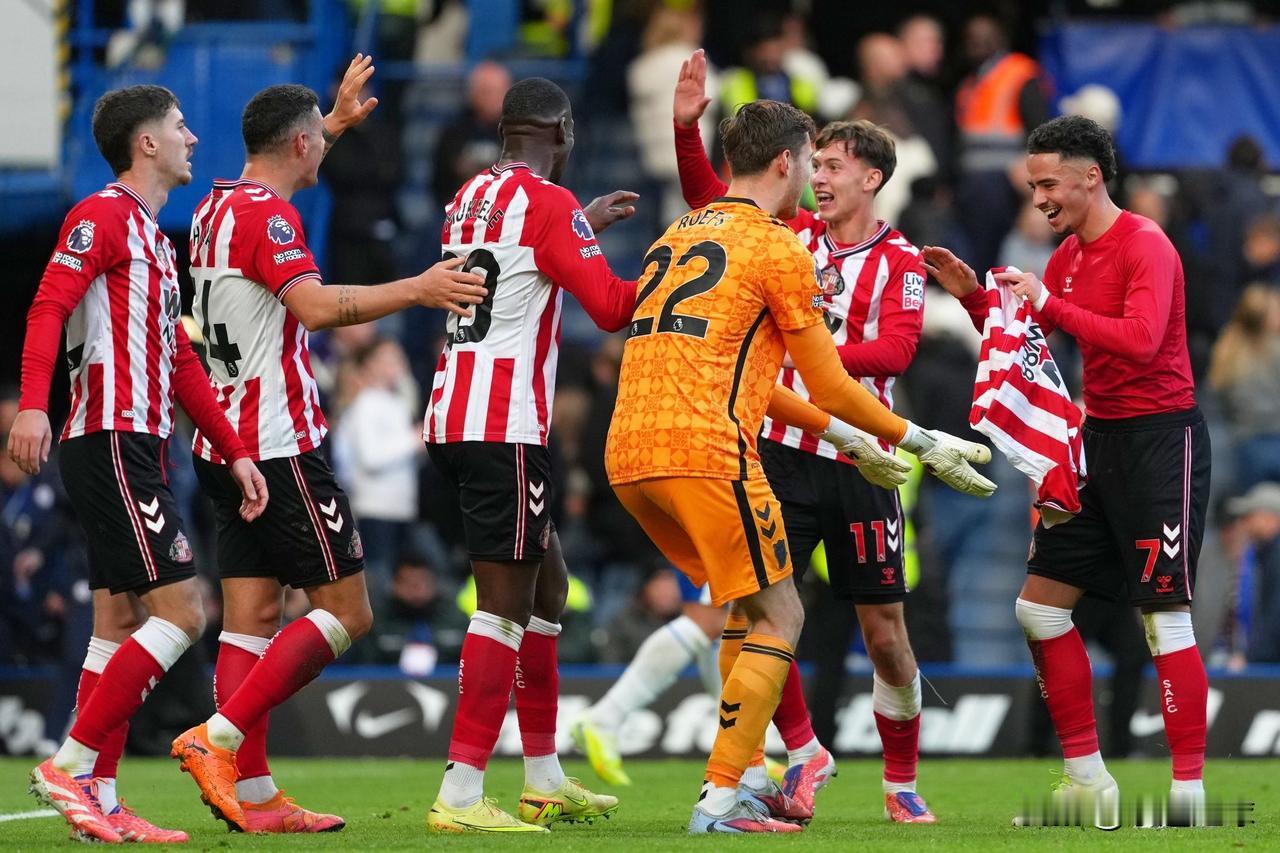 英超历史上仅有5支升班马在前9轮拿分超过桑德兰（17分）...其中4支最终排名