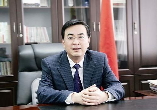 从公众视野消失9年的李丁夫，不会想到，他会以这样的方式再次引起人们的注意。2