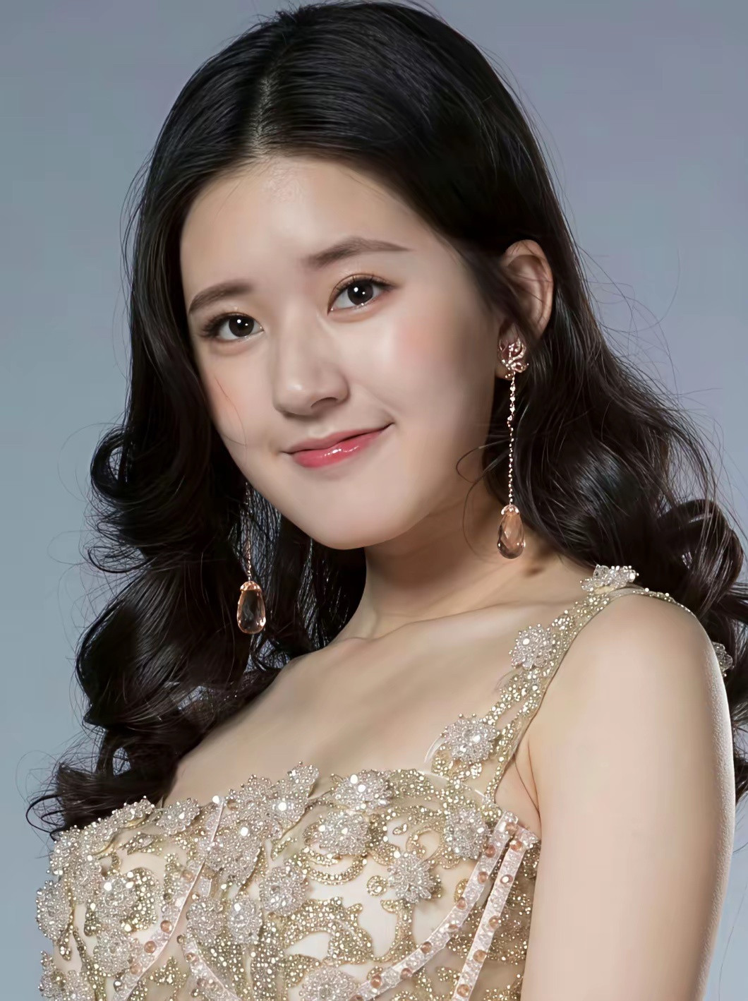 赵露思早期生图，这时还是肉肉的，挺好看