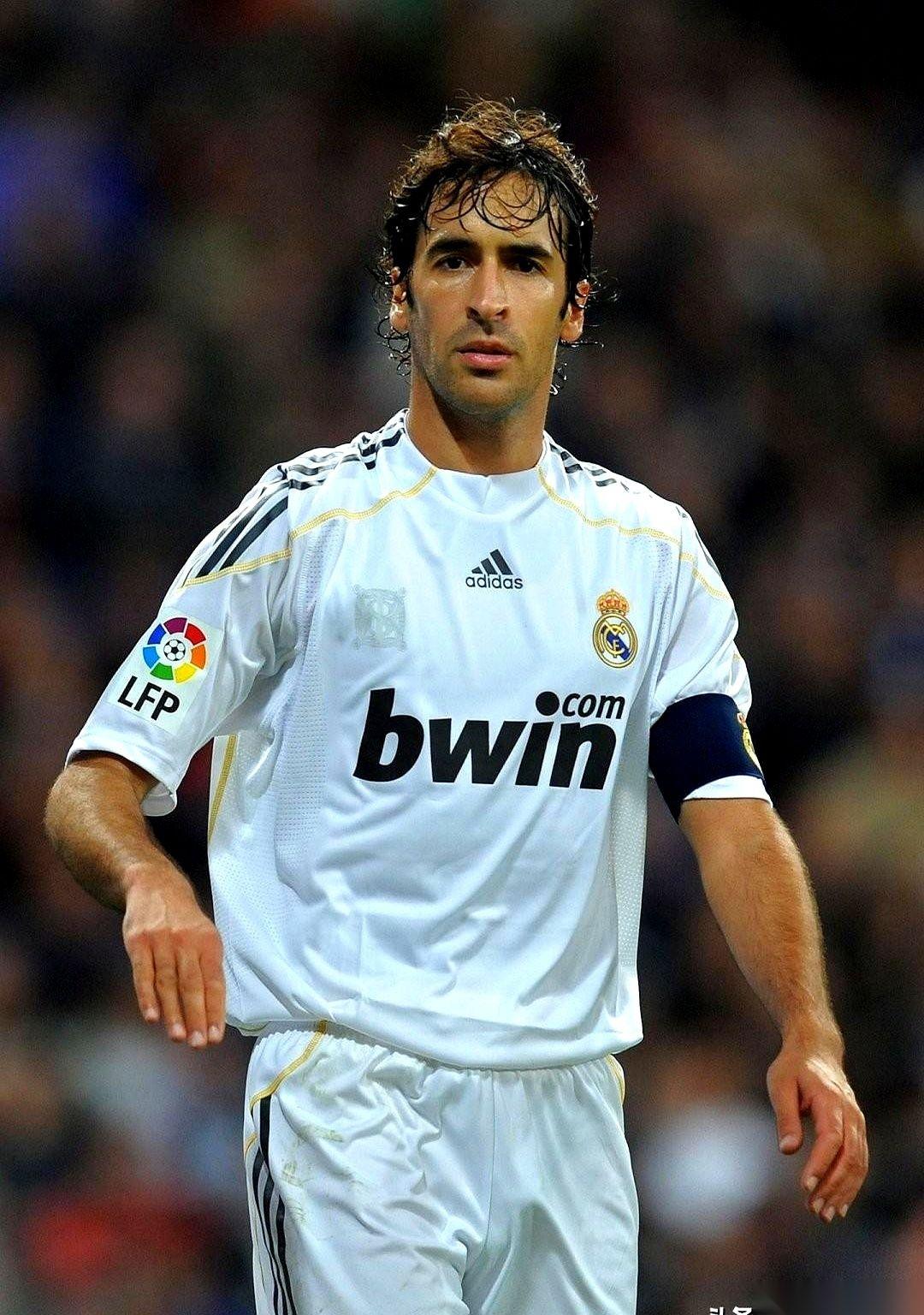 一说西班牙前锋，很多人第一反应不是劳尔，就是比利亚。结果一份历史排名出来，直接