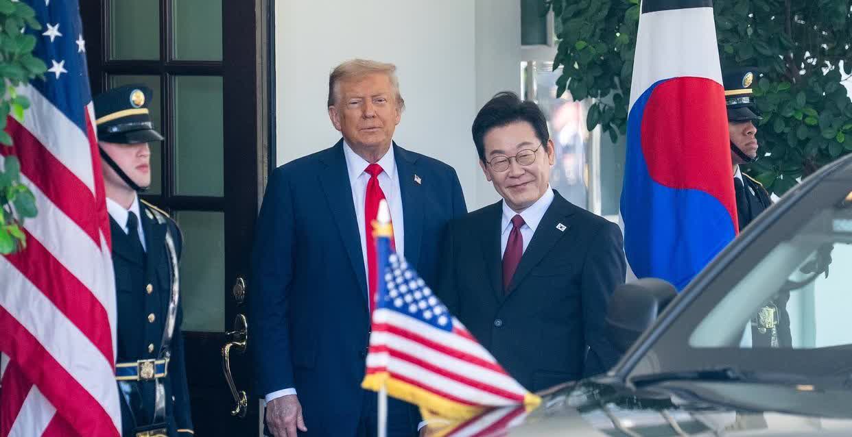 特朗普总统真是哪壶不开提哪壶，韩国总统李在明访美，两人谈得正热乎，突然，特朗普总
