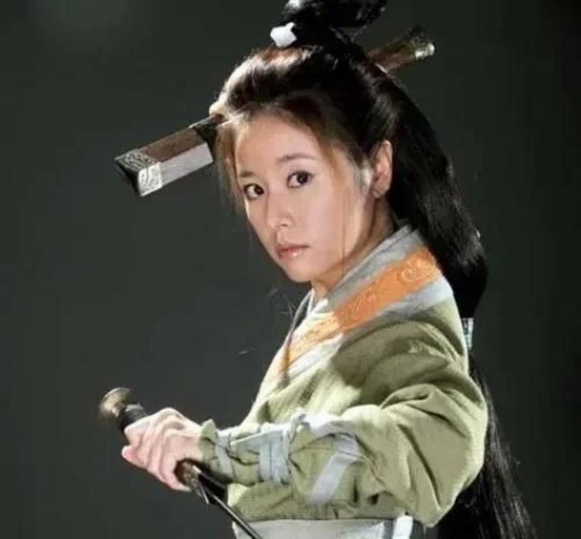 盛唐年间，有个14岁的女子，其父亲和丈夫被海盗劫杀后，沉尸江中！夜里，女子梦见父