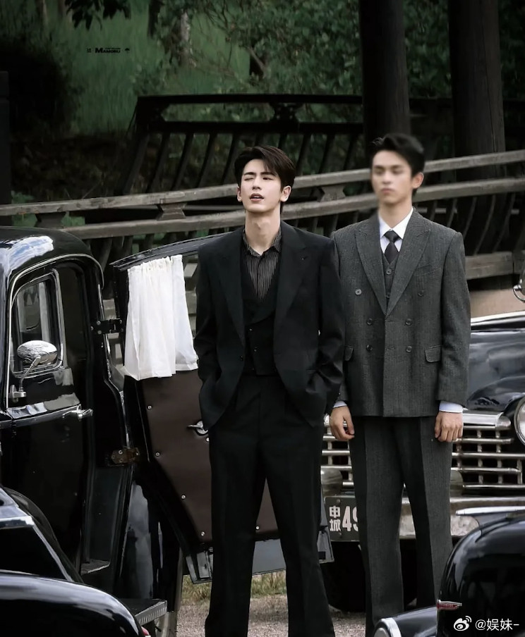 身高160的我只能站到张凌赫的胳肢窝🤣