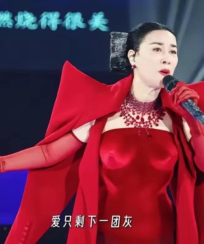 看了那英的北京演唱会，估计孟桐该睡不着了，他怎么也没想到那英现在正是“吃香”