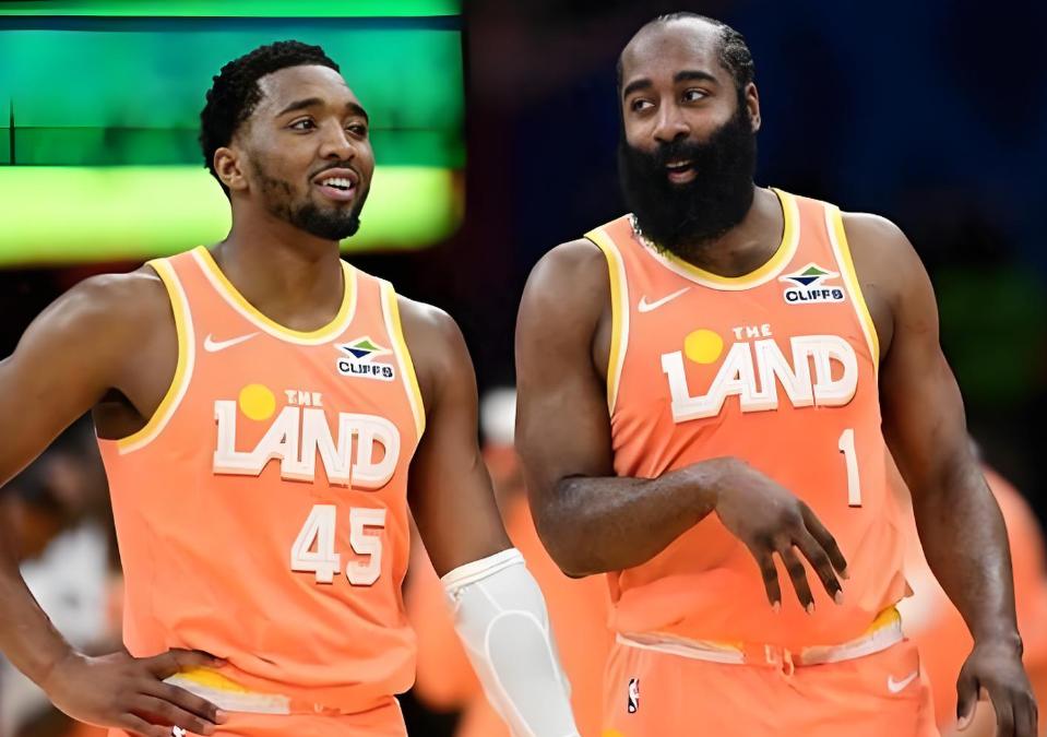 恭喜哈登连续17年打进季后赛，米球也是，只不过你俩差太多了！今天骑士在客场11