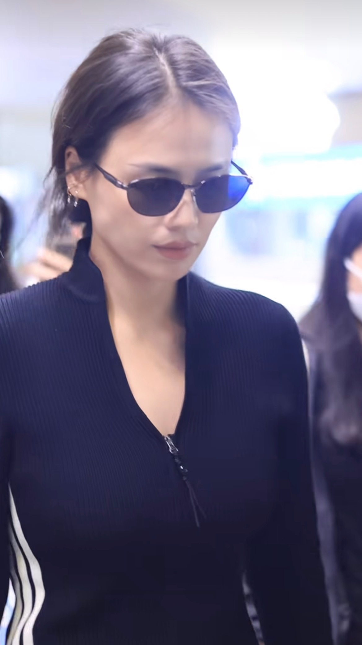 马思纯又瘦了马思纯现在好飒啊，跟演黎吧啦那时候的气质好不一样，不过都是一样漂亮