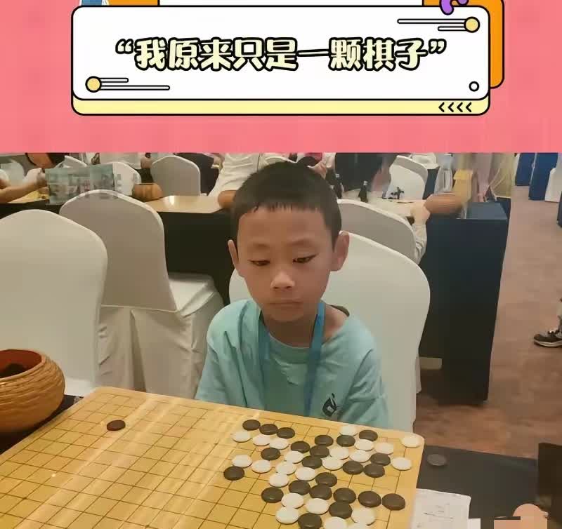 我表姐和孩子住一个小区，曾经在电梯里偶遇过朱宏鑫小朋友，看着他不像一个8岁的孩子