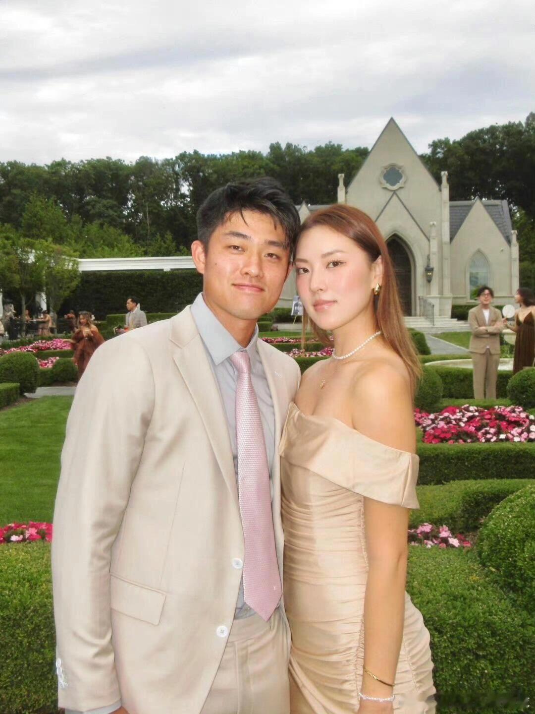 吴易昺女朋友和莱巴金娜认识？加分呐[大笑]吴易昺女友叫李嘉雯，英文名Nicole