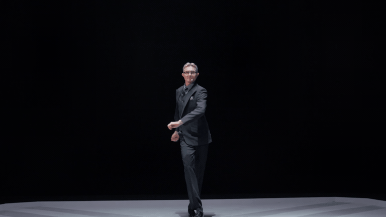 荣耀MagicV6这次这个至臻黑砖屏除了内屏折痕几乎无感，在显示效果上更是相当