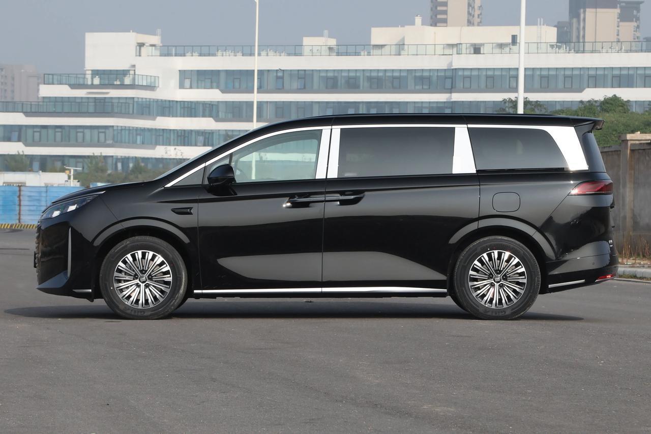 新款比亚迪夏正式上市了，价格确实够低了，加上超级置换补贴后19.68万起了，20