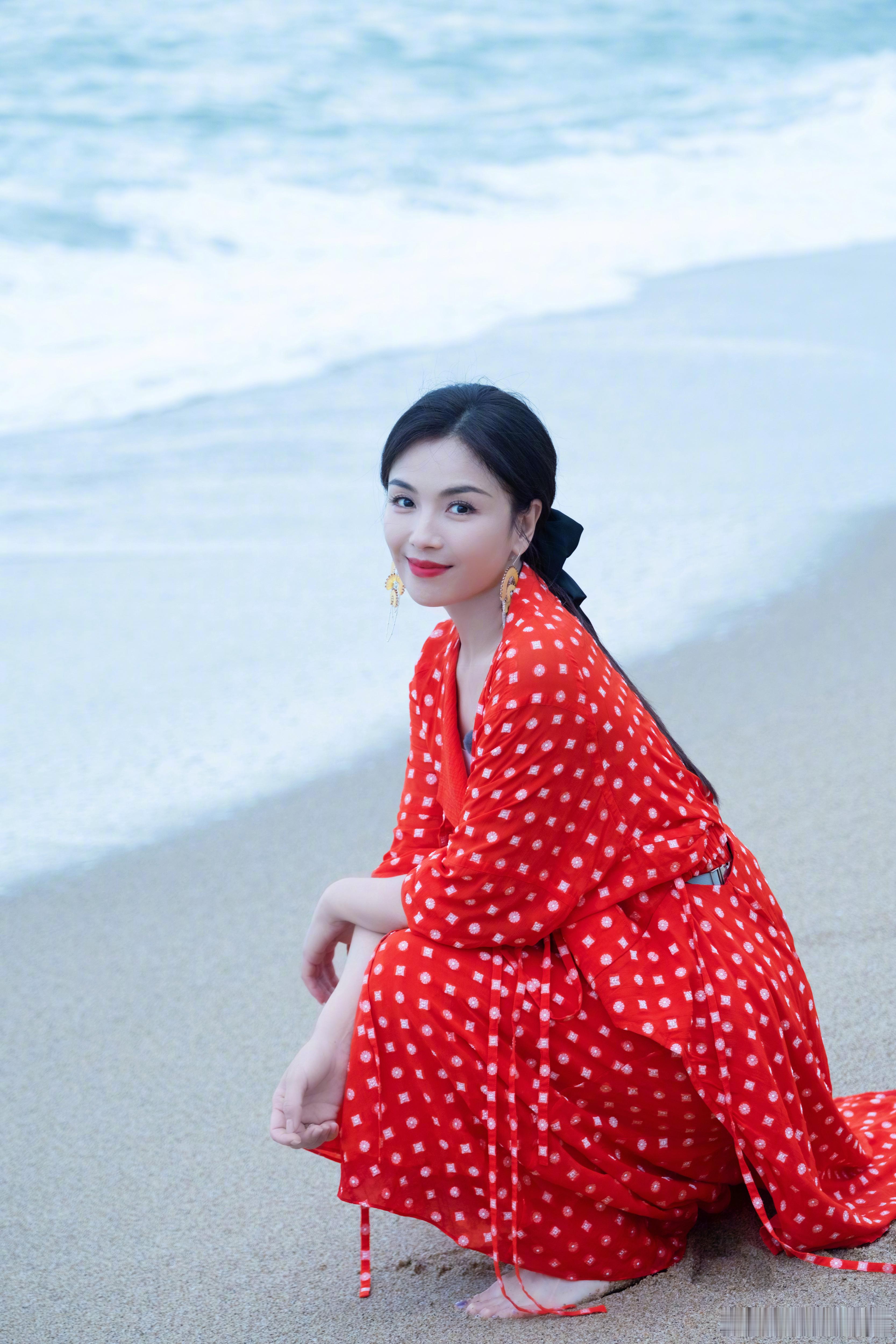 刘涛海边红裙😘涛妈穿什么都好看​​​