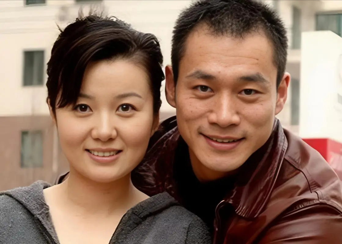 1998年，饰演武松的丁海峰和饰演潘金莲的王思懿，两人因戏生情，转身，丁海峰就和