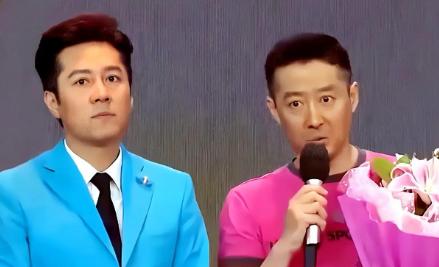 最近网上有人替蔡国庆算了一笔账：弟弟蔡军负责分担照顾年迈父母，哥哥负责经济上的支