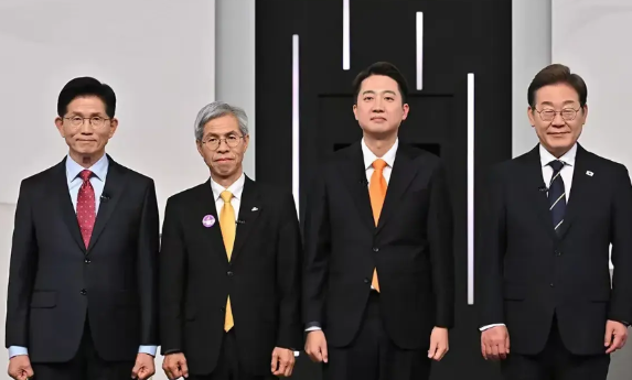 果然不出所料，李在明又给民众画大饼，有点照搬照抄文在寅的节奏！承继文在寅的内外政