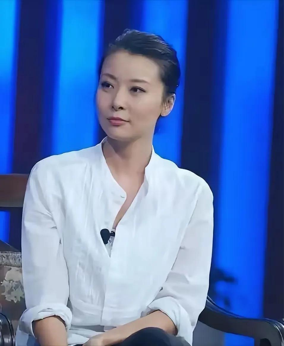 柯蓝，我喜欢的演员，长得漂亮，表演风格让人折服，她饰演的角色总是那么灵动、有张力