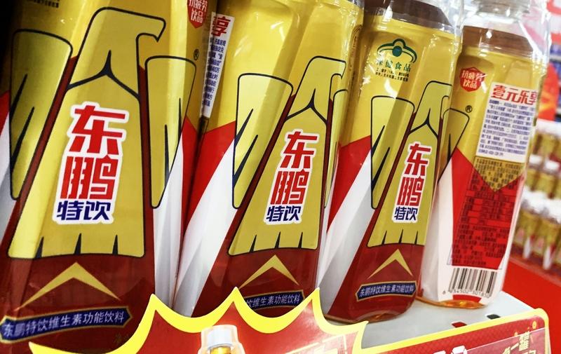 东鹏特饮刚开始没想过赞助张雪机车，是被网友鼓动上来的。张雪夺冠以后，网友们继续劝