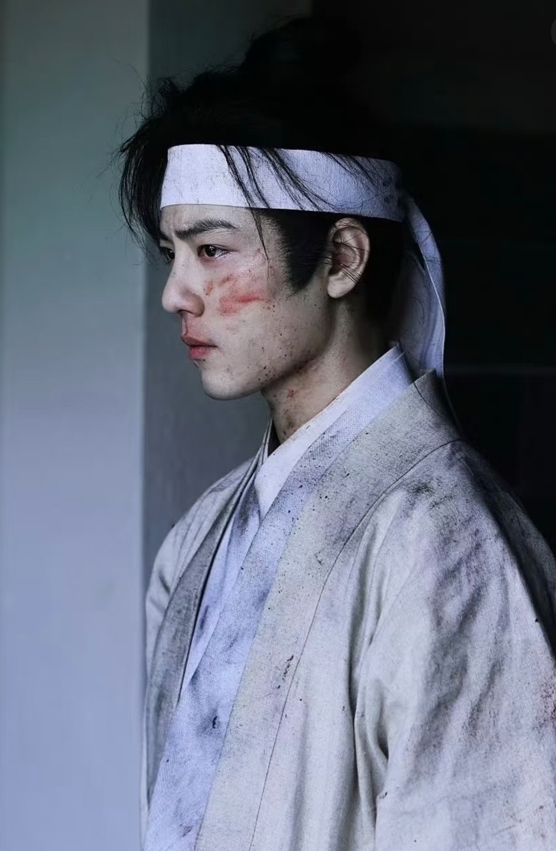 突然意识到，《藏海传》男主他没有自己的名字，稚奴是乳名，藏海是假名，他如同父亲留