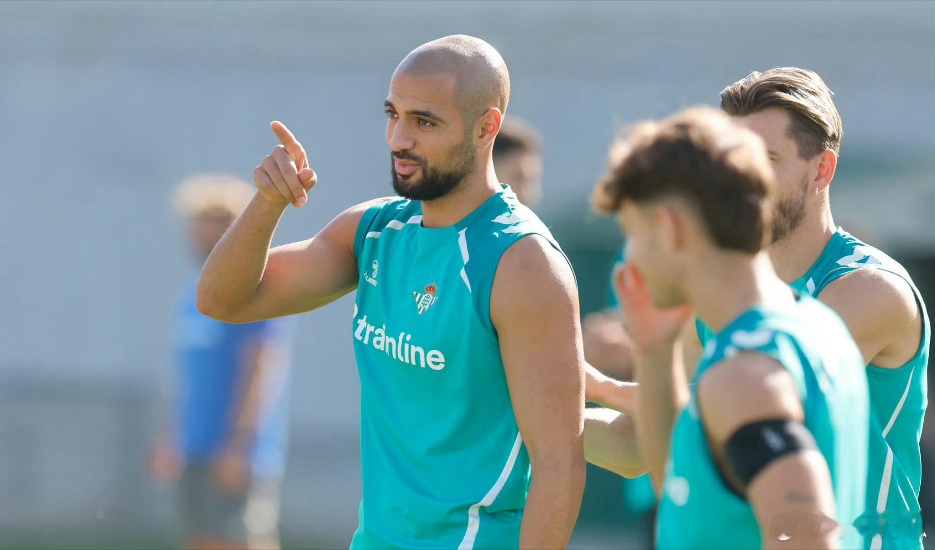 弗兰基·德容已退烧并恢复训练✅费尔明参加了部分训练，并将入选对阵贝蒂斯的比赛阵