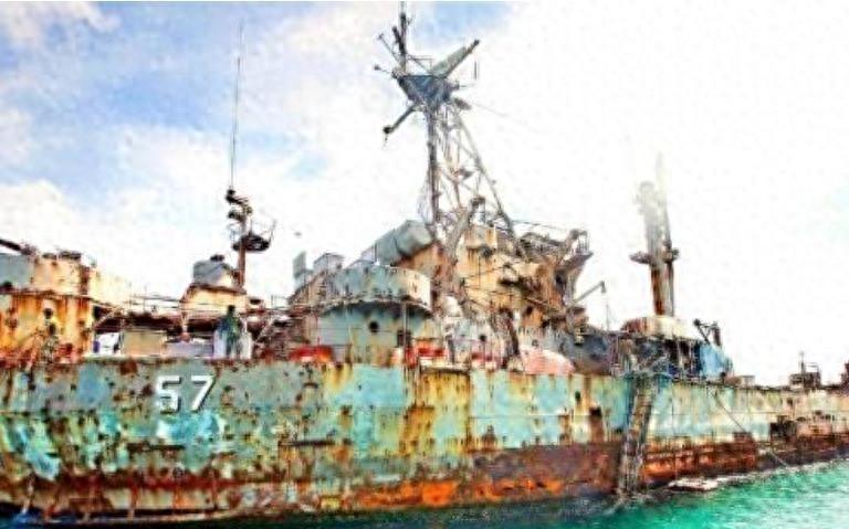 趴在中国仁爱礁9000多天的菲律宾军舰，如今已经再也拖不走了！在南海的万顷碧