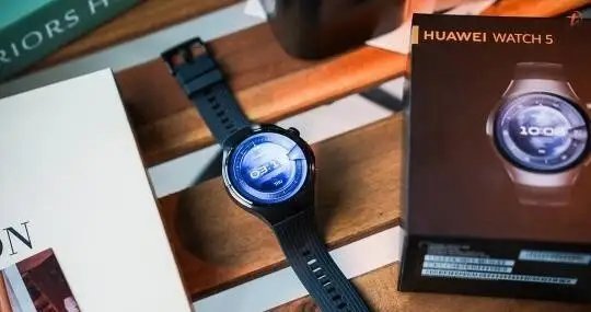 华为Watch5真机亮相，圆形表盘提供42/46mm双版本华为Watch5在德
