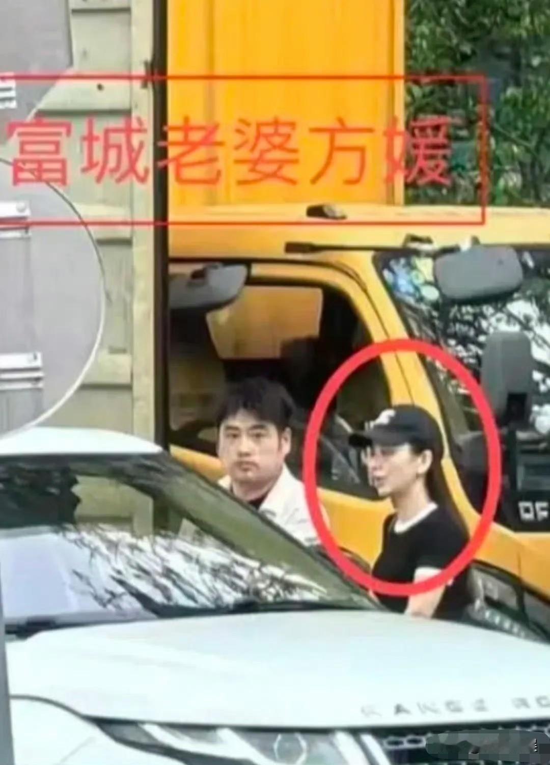 方媛，低调现身！9月18日，郭富城妻子方媛被拍到现身上海某高端楼盘，考察单价