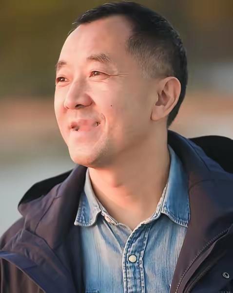 盯着陈行甲公益拿工资的人，这回该哑火了。谁能想到他前脚刚交完基金会交接手续