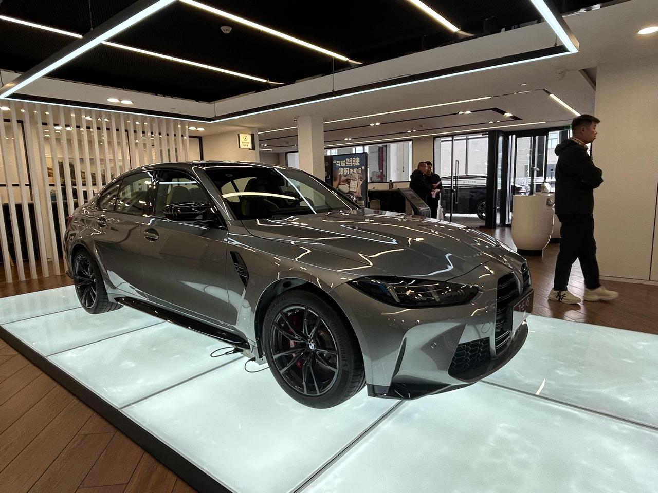 宝马M3雷霆版，那可是性能车中的传奇。它的历史能追溯到1986年，初代