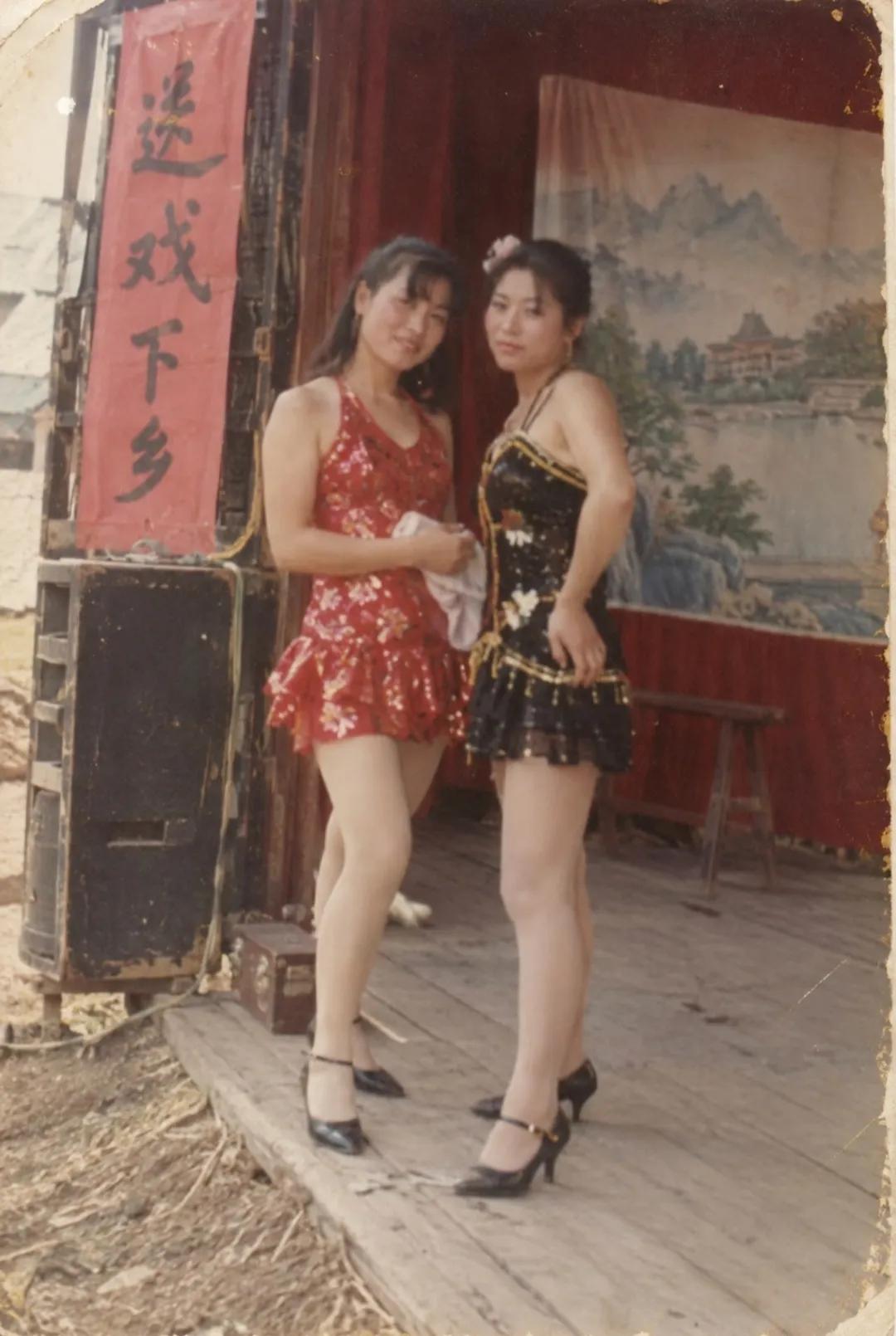 千禧年前后你见过的乡村大舞台是什么样子？