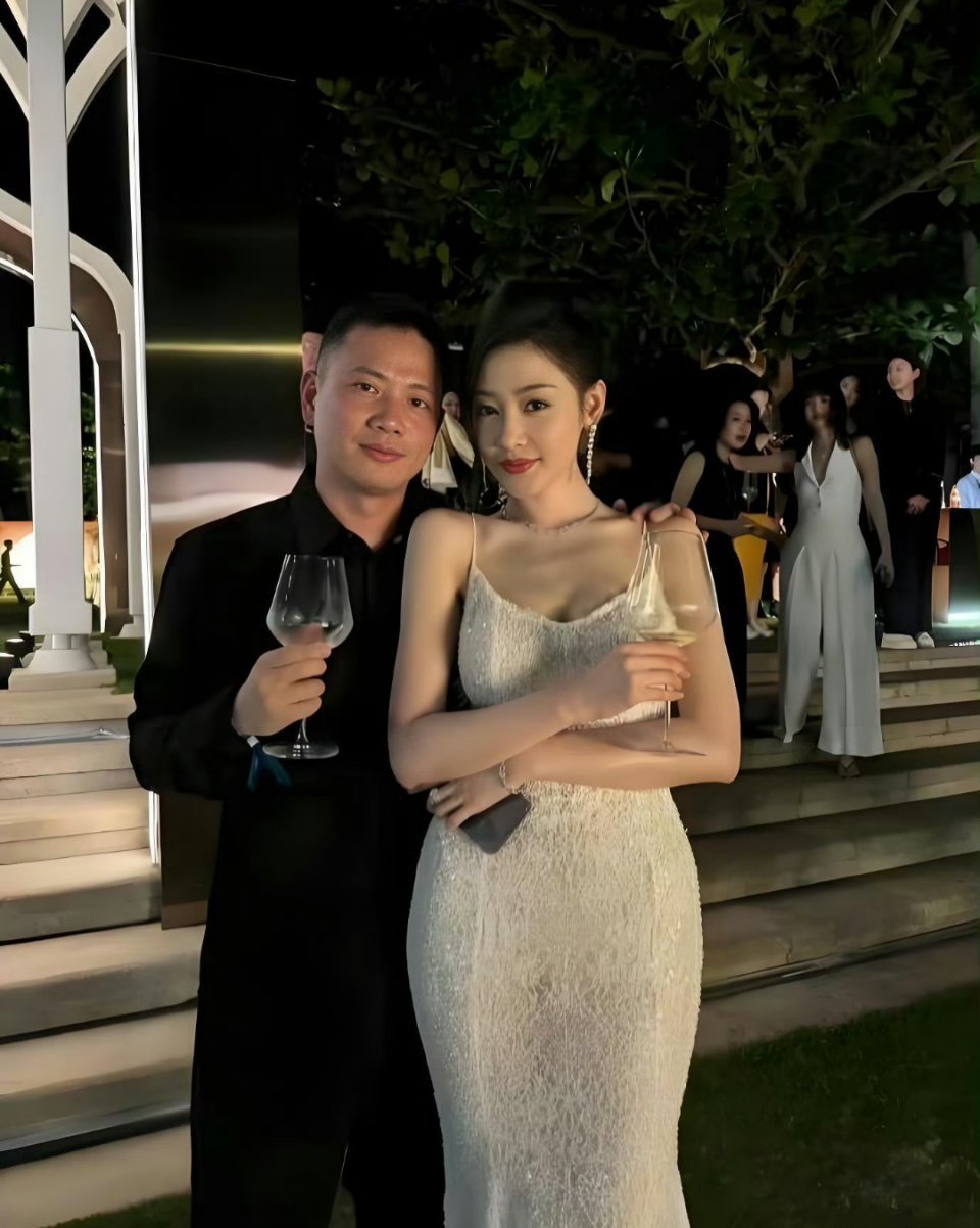 张天爱的跨赢麻了，这身材谁顶得住？