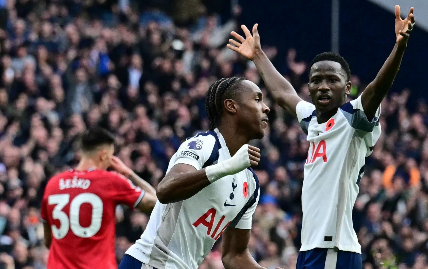 热刺2比2曼联这场午间场的英超联赛乏善可陈。坦率地说，曼联和热刺踢得都不好，两