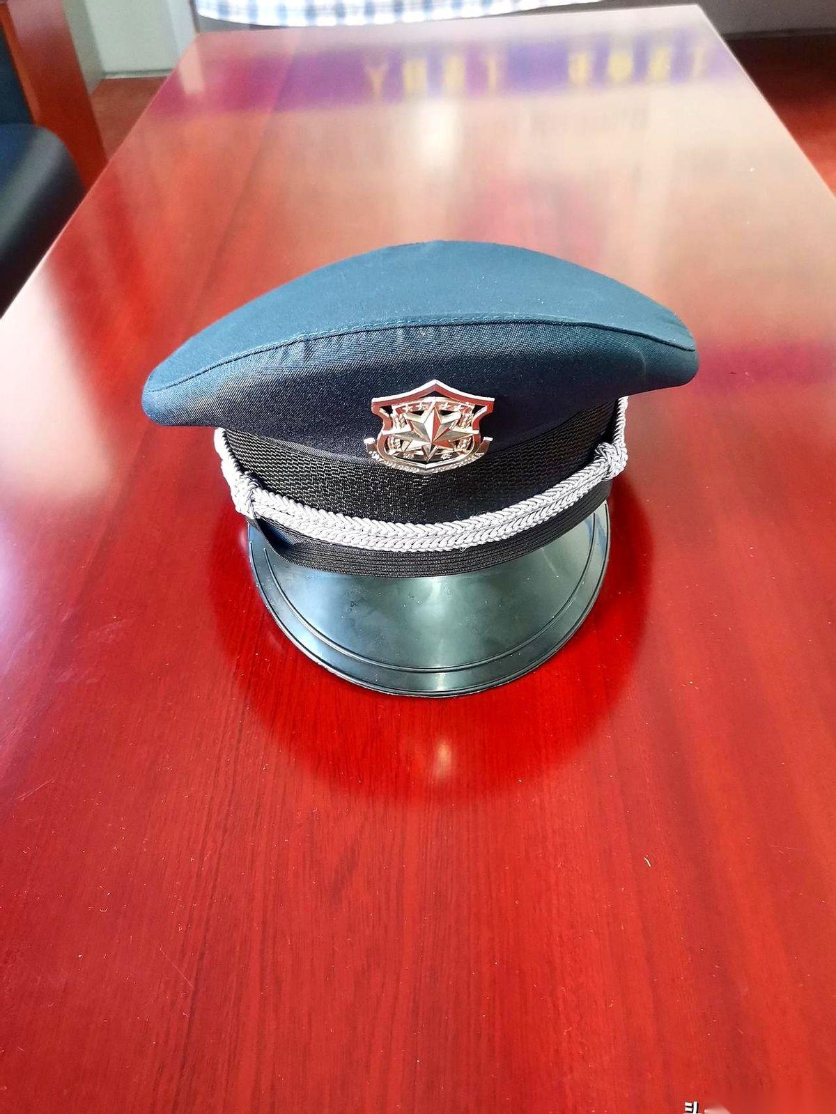 工资3000。第一眼看到，心里咯噔一下，有活儿了。再一看，二十公里外。行，