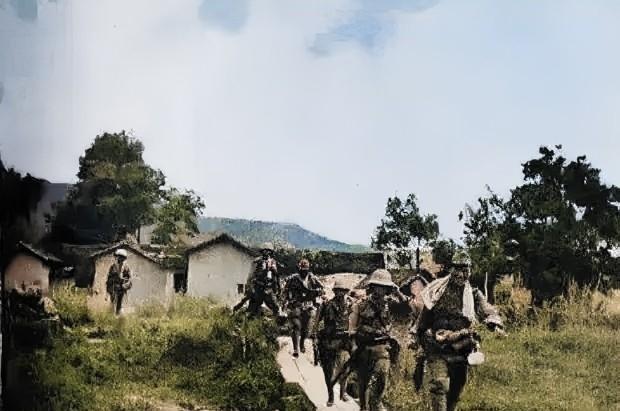 这是1945年9月24日，日本天皇宣布投降后的第四十天，发生在东北的一起灭绝人性