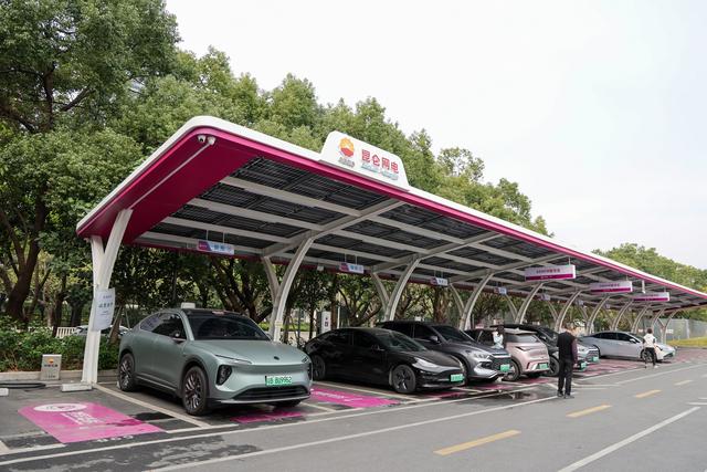 超充建设提速 以后充电能否像加油一样方便?