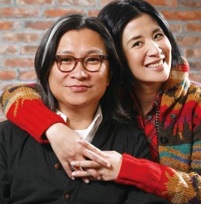 1996年，吴君如为了给男朋友杜德伟一个惊喜，连夜跑回去看他，结果，推门而入，看