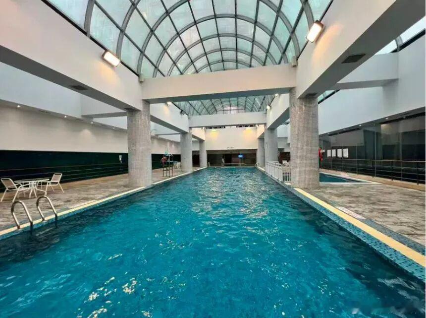 宁波知名五星级酒店迎来司法拍卖近日，宁波东港喜来登酒店的土地、房产、动产及附属