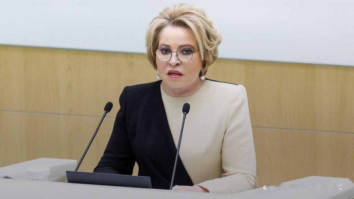 俄联邦委员会主席马特维延科刚刚透露，与埃尔多安会谈后，土耳其提议把伊斯坦布尔作为